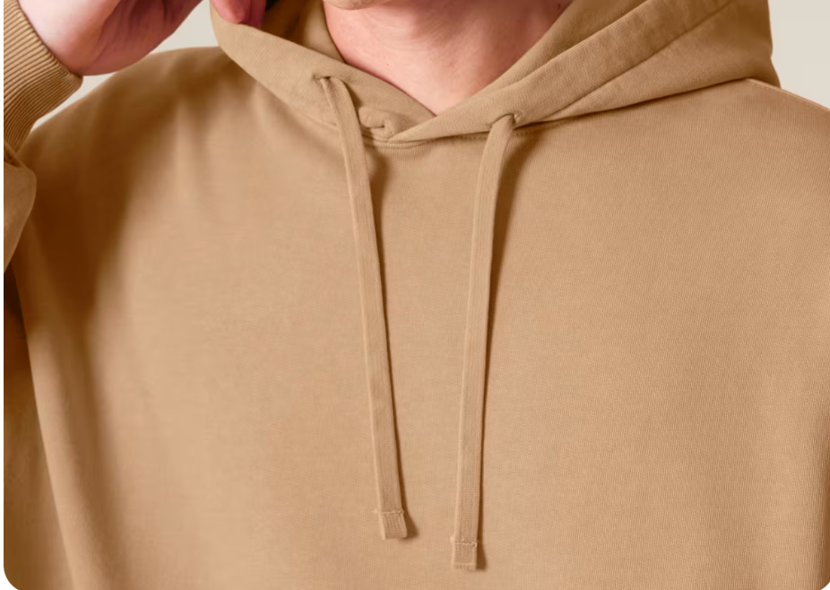 Le hoodie sweatshirt teint en pièce oversize