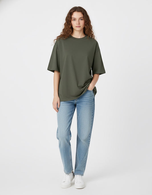 Le T-shirt unisexe surdimensionné à col montant