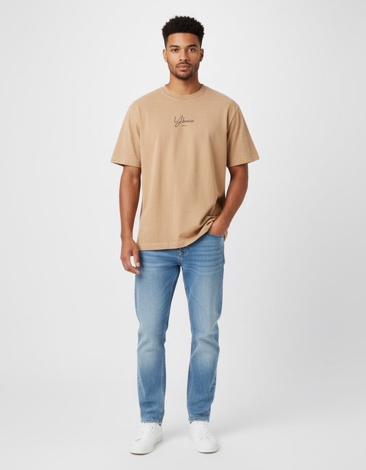 Le t-shirt unisexe teint en pièce à poids lourd