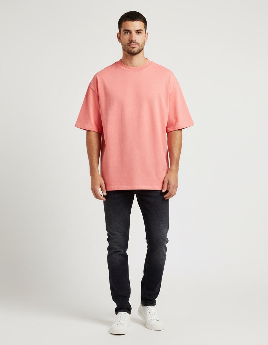 Le T-shirt unisexe surdimensionné à col montant