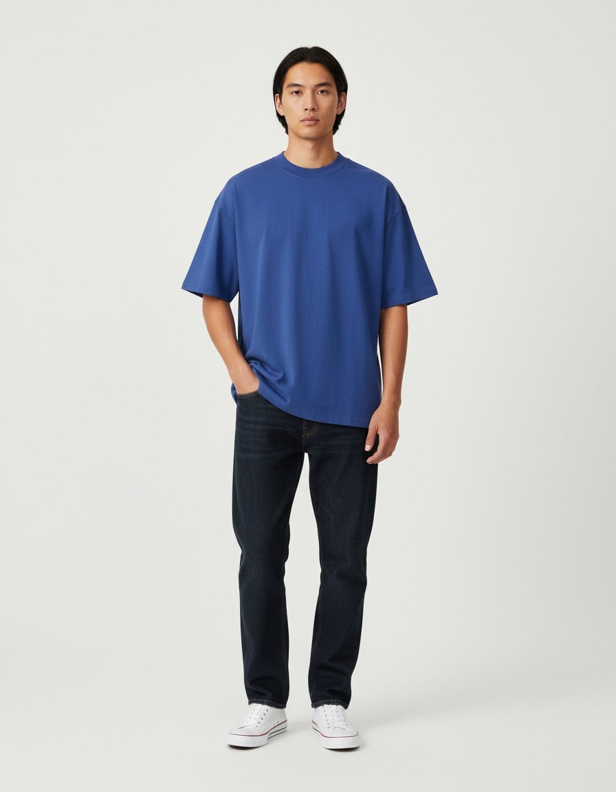 Le T-shirt unisexe surdimensionné à col montant