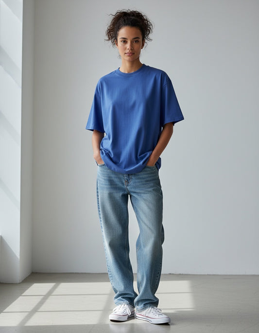 Le T-shirt unisexe surdimensionné à col montant