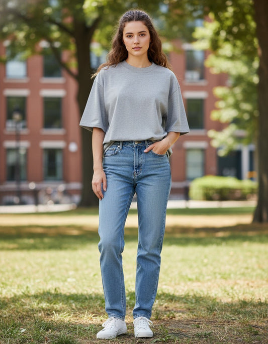 Le T-shirt unisexe surdimensionné à col montant