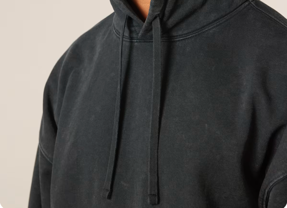 Le hoodie sweatshirt teint en pièce oversize