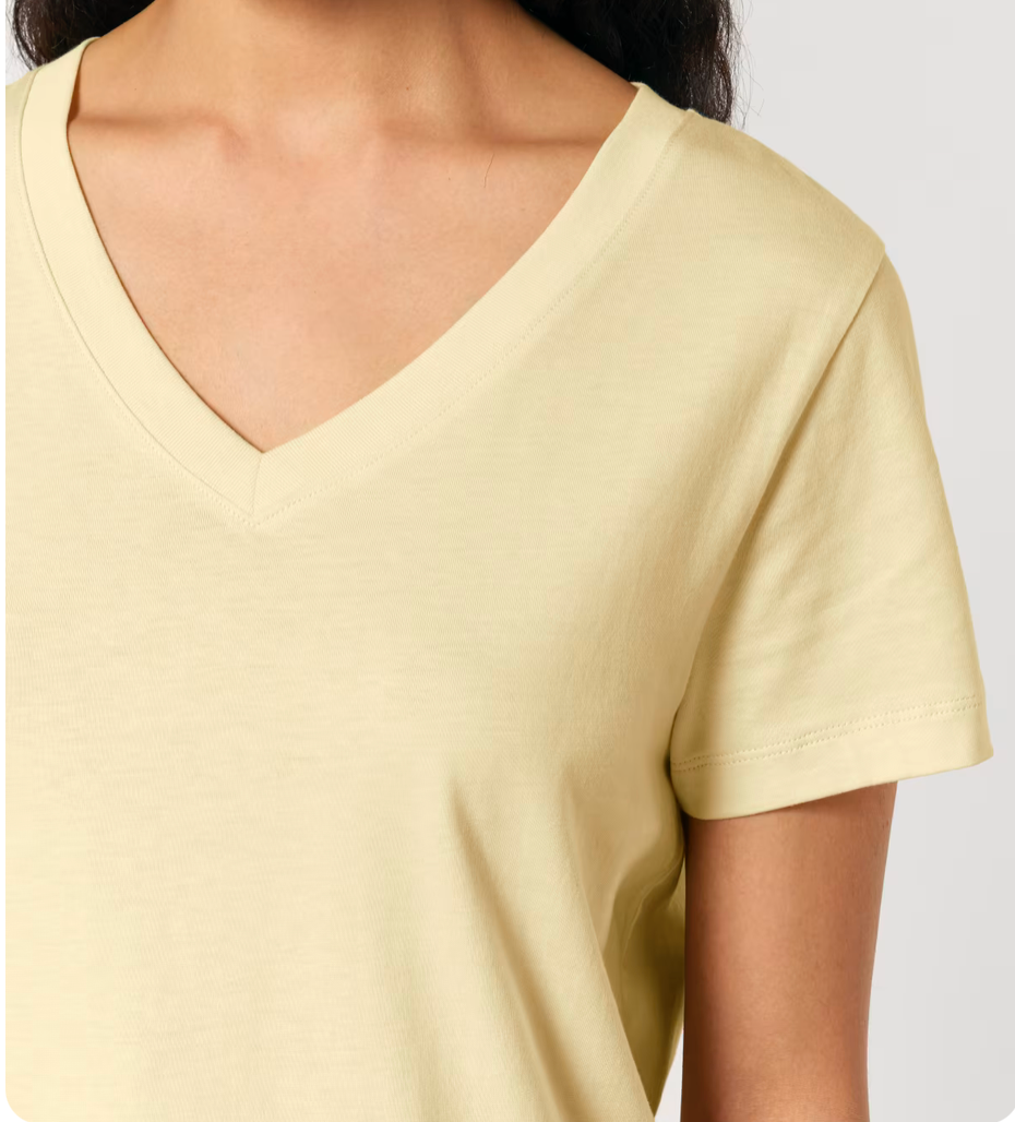Le t-shirt col V pour femme