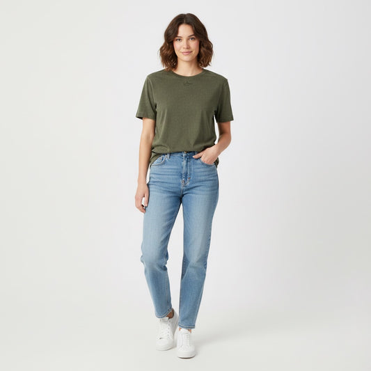 Le t-shirt unisexe teint en pièce à poids lourd